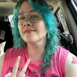 Meet your Posher, Dana